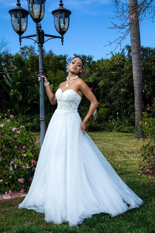 Maternity dress for a summer barbecue Long Strapless Sweetheart Beaded Lace Wedding Gown Maternity dress for a summer barbecue Long Strapless Sweetheart Beaded Lace Wedding Gown