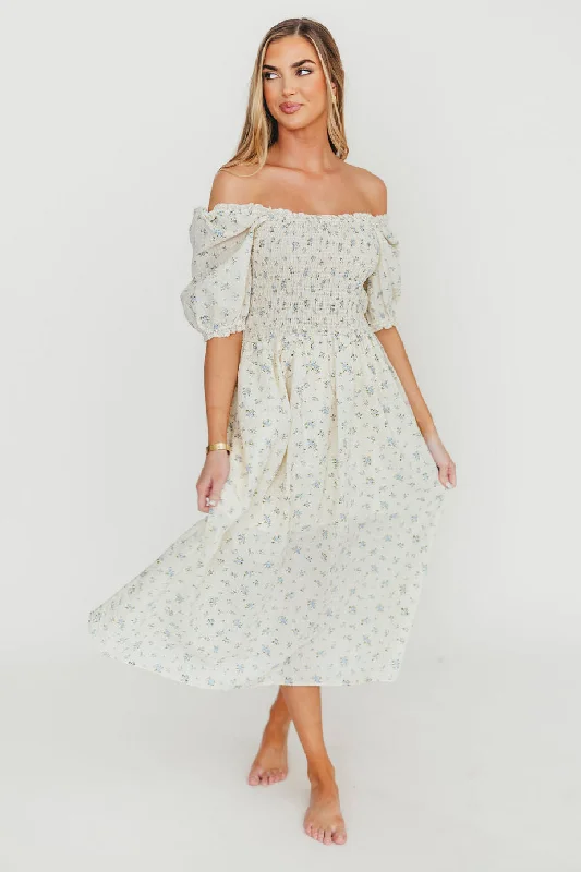 Midi dresses with bow accents for a sweet and charming look Kinsley Ditsy Floral Smocked Midi Dress in Sky Blue Midi dresses with bow accents for a sweet and charming look Kinsley Ditsy Floral Smocked Midi Dress in Sky Blue