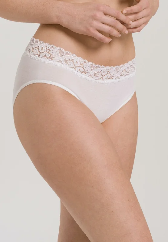 Women's hipster briefs with a ribbed textureMoments Midi Briefs