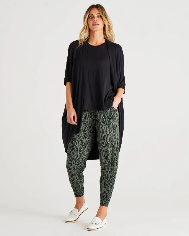 Women's Tight Trousers with Drawstring Waist in Khaki for a Relaxed and Adjustable FitBetty Basics Paris Pant Abstract Print
