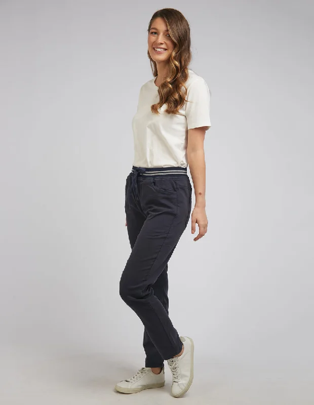 Women's Denim - Look Tight Trousers in Light Blue for a Casual and Versatile OptionFoxwood Sylvia Jogger Navy