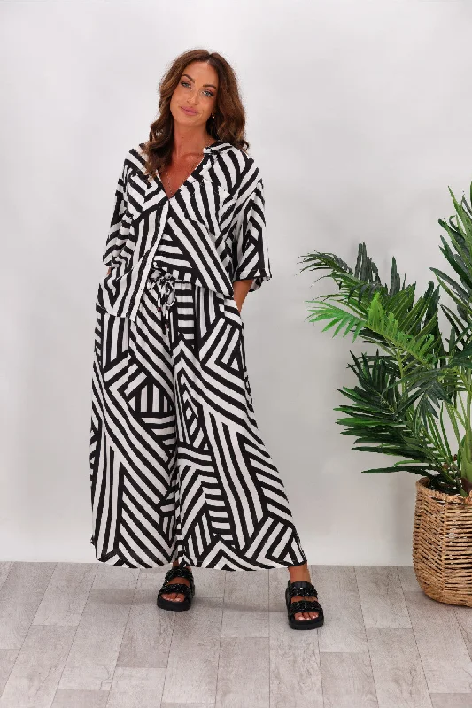 Women's Denim - Look Tight Trousers in Light Blue for a Casual and Versatile OptionJoop & Gypsy Santorini Pant Black White Women's Denim - Look Tight Trousers in Light Blue for a Casual and Versatile OptionJoop & Gypsy Santorini Pant Black White