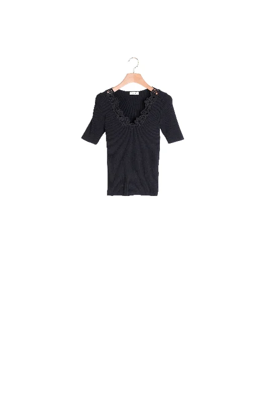 boyfriend style women cardigan for a relaxed fitPull à col crochet fleurs