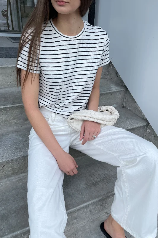 v neck women cardigan to elongate the necklineCROPPED STRIPED T-SHIRT