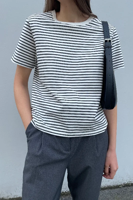 oversized women cardigan for a trendy and cozy lookSTRIPED T-SHIRT