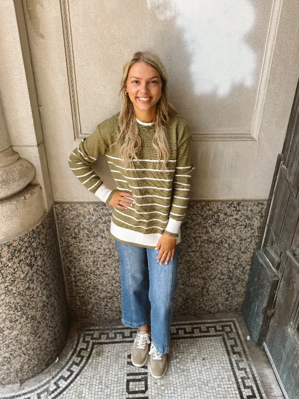 Ruffled Women Dress with Multiple Layers for a Playful and Girly StyleOlive Crew Sweater Ruffled Women Dress with Multiple Layers for a Playful and Girly StyleOlive Crew Sweater