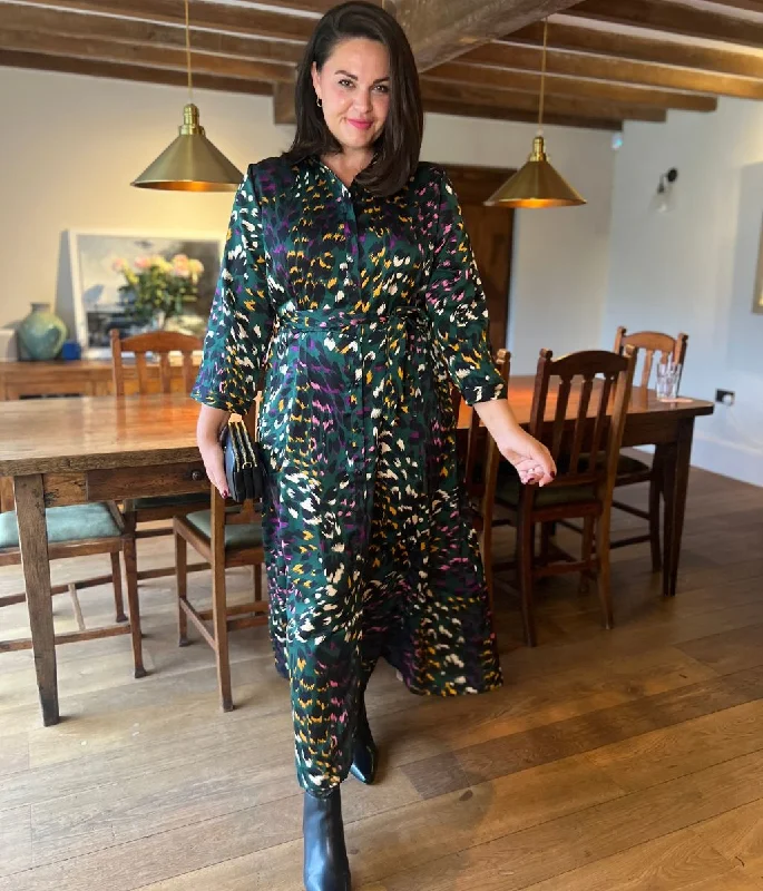 Wrap - Style Women Dress with Adjustable Fit for All Body Types Wrap - Style Women Dress with Adjustable Fit for All Body Types Ava Peacock Print Satin Shirt Dress Wrap - Style Women Dress with Adjustable Fit for All Body Types Wrap - Style Women Dress with Adjustable Fit for All Body Types Ava Peacock Print Satin Shirt Dress