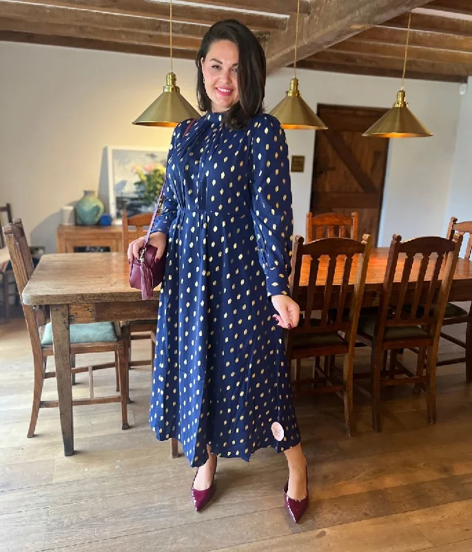 Maxi Women Dress with Floral Print for a Bohemian Vibe Maxi Women Dress with Floral Print for a Bohemian Vibe Olivia Navy Foil Print Dress Maxi Women Dress with Floral Print for a Bohemian Vibe Maxi Women Dress with Floral Print for a Bohemian Vibe Olivia Navy Foil Print Dress