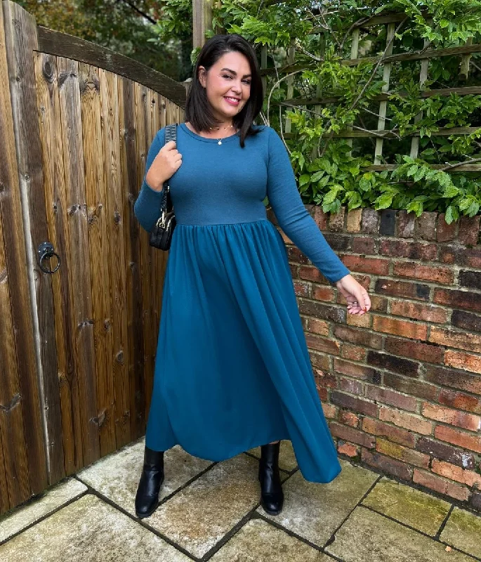 Lace - Embellished Women Dress for an Elegant and Sophisticated Appearance Lace - Embellished Women Dress for an Elegant and Sophisticated Appearance Teal Knitted Bodice Midi Dress Lace - Embellished Women Dress for an Elegant and Sophisticated Appearance Lace - Embellished Women Dress for an Elegant and Sophisticated Appearance Teal Knitted Bodice Midi Dress