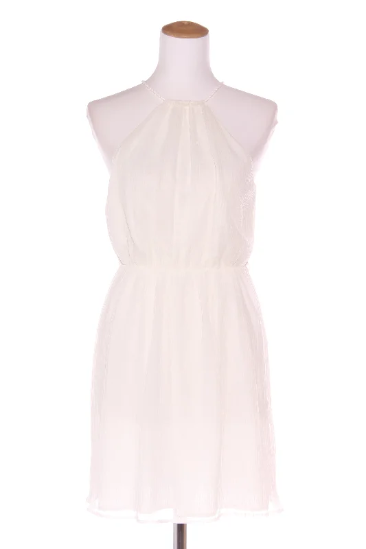 Ruffled Women Dress with Multiple Layers for a Playful and Girly Style Ruffled Women Dress with Multiple Layers for a Playful and Girly Style ZARA - Crushed white dress! 10 Ruffled Women Dress with Multiple Layers for a Playful and Girly Style Ruffled Women Dress with Multiple Layers for a Playful and Girly Style ZARA - Crushed white dress! 10