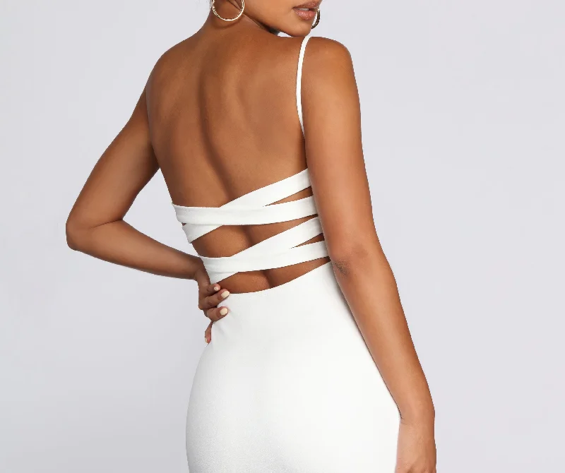 Midi dresses with printed lining for a hidden and stylish detailStrappy Styles Midi Dress