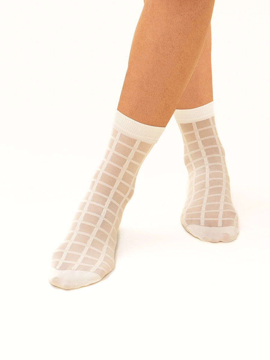 women tights for yoga and Pilates sessionsChecked Sheer Socks in Creamy White