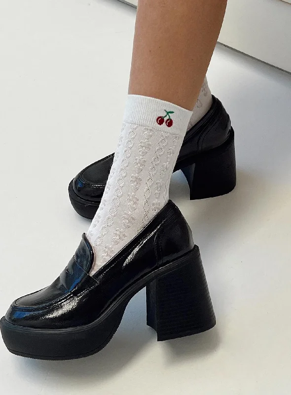 sheer women tights for a more delicate appearanceEmelita Socks Cream