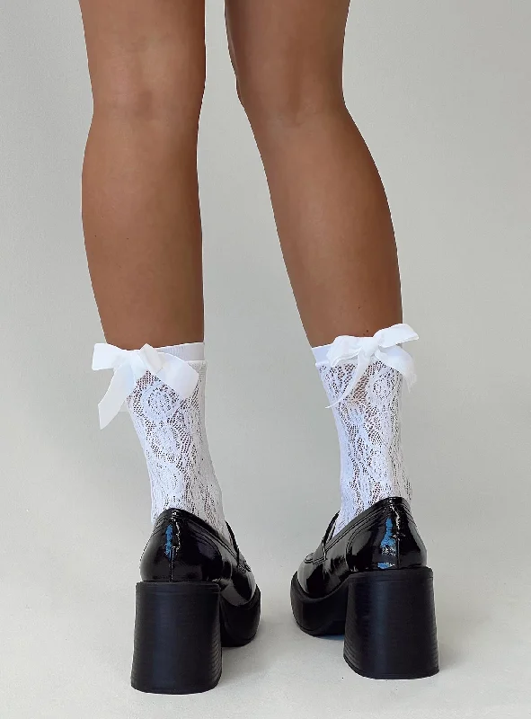 women tights for a Christmas party outfitGracehill Socks White