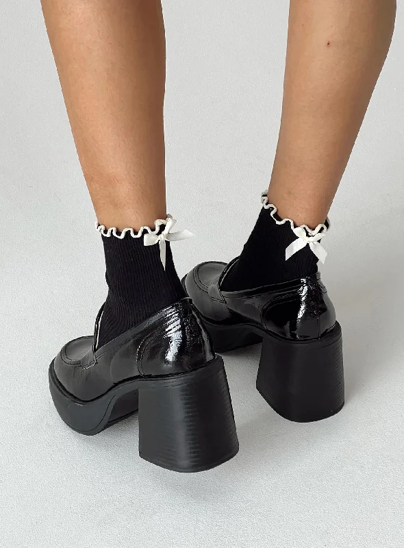 women tights for a photo - shoot to enhance the lookLanter Socks Black / Cream