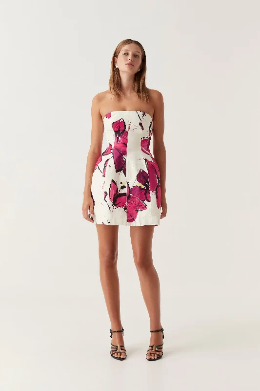Mini dresses with ribbed textures for a unique appearanceBaret Strapless Mini Dress Mini dresses with ribbed textures for a unique appearanceBaret Strapless Mini Dress