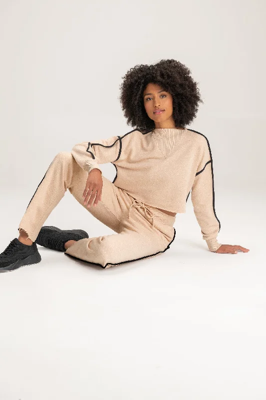 Oversized women's wool coats in a monochromatic look for a trendy outfitDaybreak Cropped Sweatshirt Oversized women's wool coats in a monochromatic look for a trendy outfitDaybreak Cropped Sweatshirt