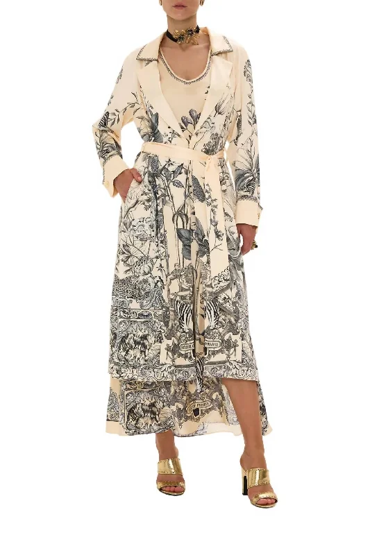 Long women's mac coats in a lightweight fabric for spring showersSoft Trench Coat In Etched Into Eternity Long women's mac coats in a lightweight fabric for spring showersSoft Trench Coat In Etched Into Eternity